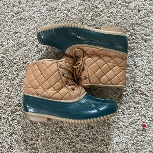 Duck boots
